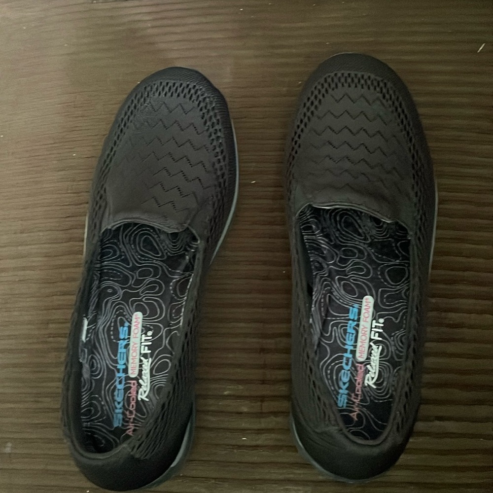 BNWOT Skechers Ladies Slip On Relaxed Fit Shoe